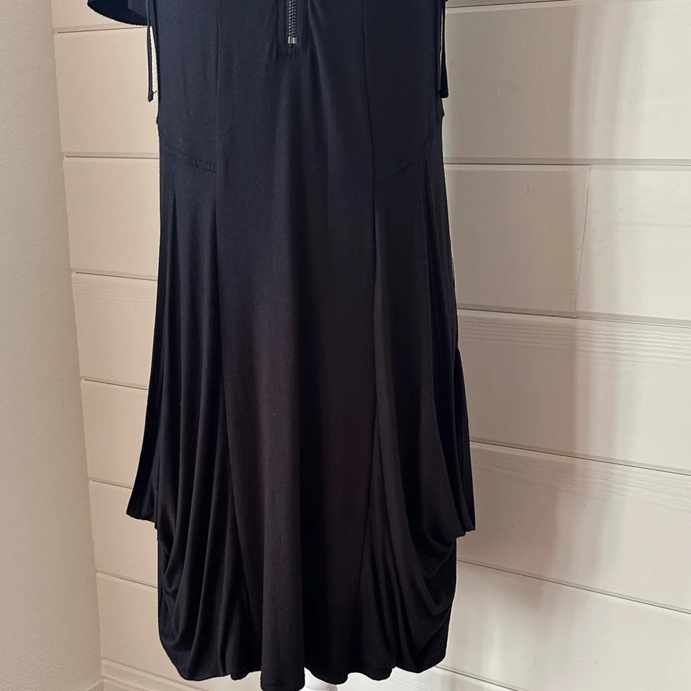 Kenzie Black Short Sleeve Zip Dress - Picture 4 of 11
